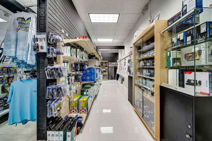 More Photos Of 14951 S Dixie Hwy, Palmetto Bay Freestanding For Lease