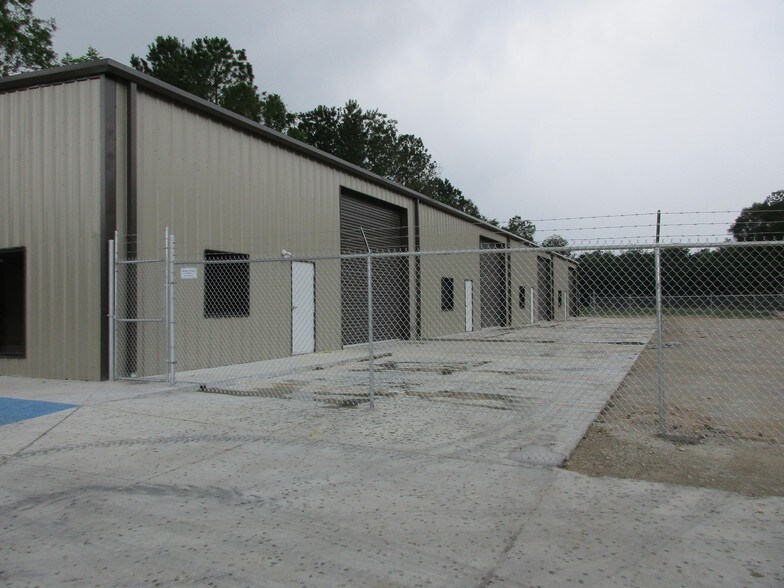 More Photos Of 1861 Bayou Dinde Pass, Lake Charles Warehouse For Lease