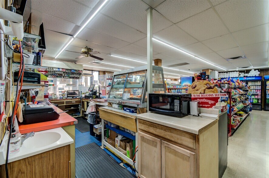 More Photos Of 1705 SW Frank Phillips Blvd, Bartlesville Service Station For Sale