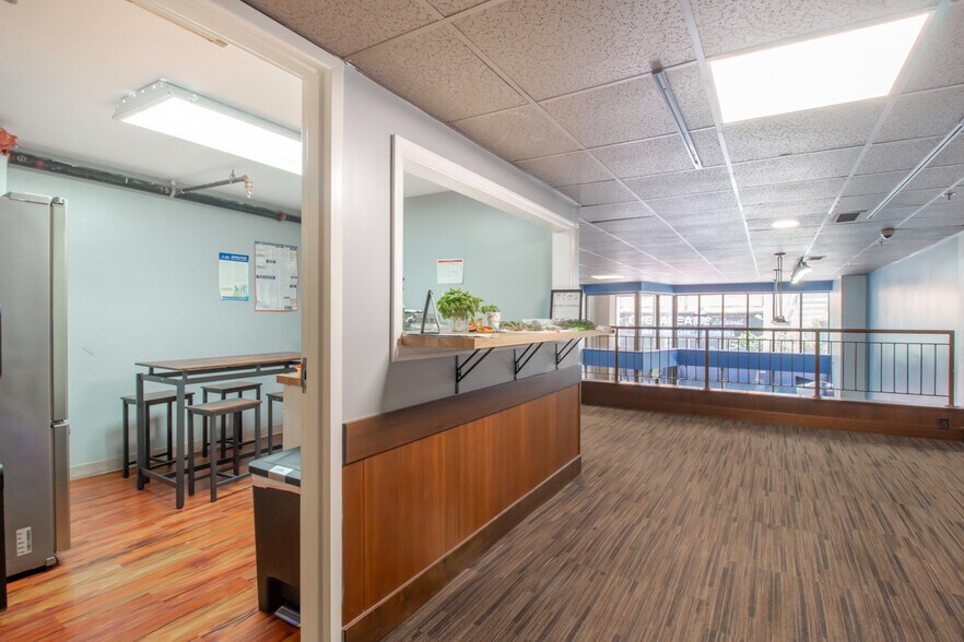 More Photos Of 300 N Charles St, Baltimore Apartments For Lease