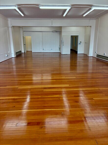 More Photos Of 2141 Mission St, San Francisco Loft Creative Space For Lease