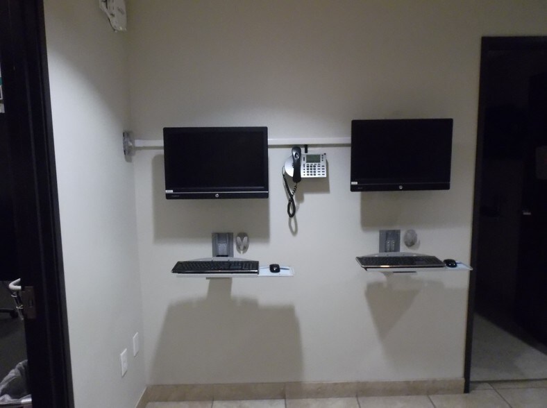 More Photos Of 2725 16th St, Bakersfield Office For Sale