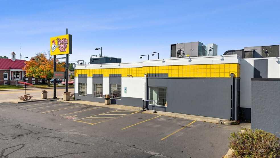 More Photos Of 31 S Wisconsin Dells Pky, Lake Delton Freestanding For Sale