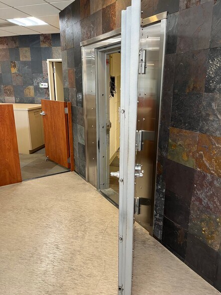 More Photos Of 110 S Ventura St, Ojai Freestanding For Lease