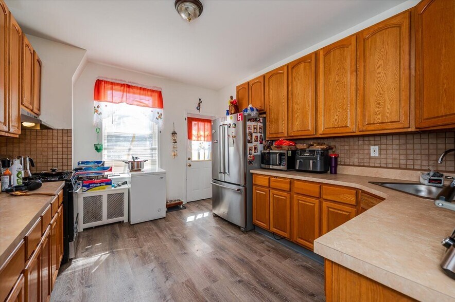 More Photos Of 2918 Bruckner Blvd, Bronx Bar For Sale