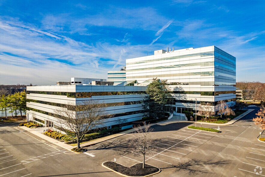 More Photos Of 6000 Midlantic Dr, Mount Laurel Office For Lease