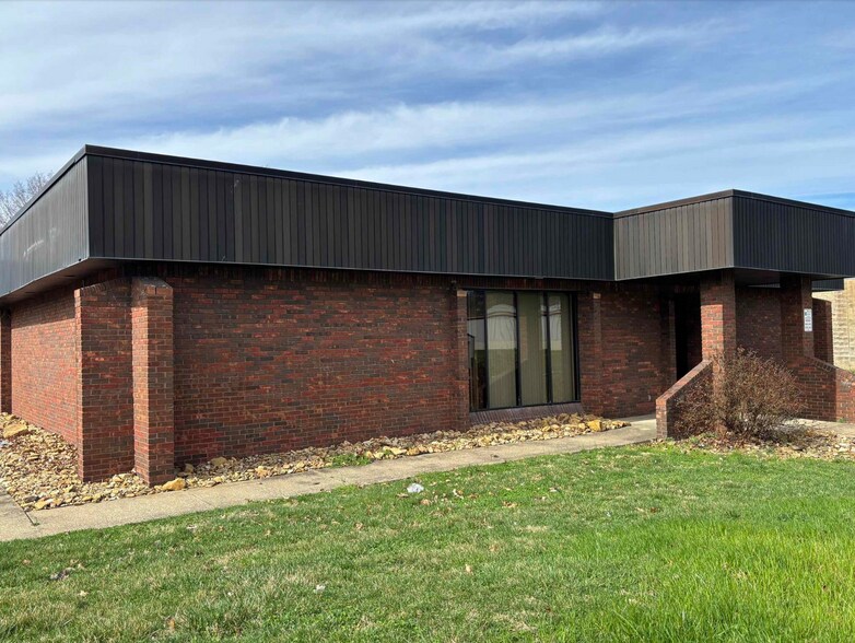 More Photos Of 990 2nd Ave, Gallipolis Freestanding For Lease