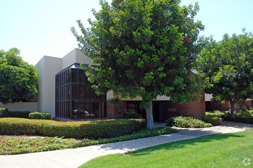 More Photos Of 6339 Nancy Ridge Dr, San Diego Warehouse For Lease