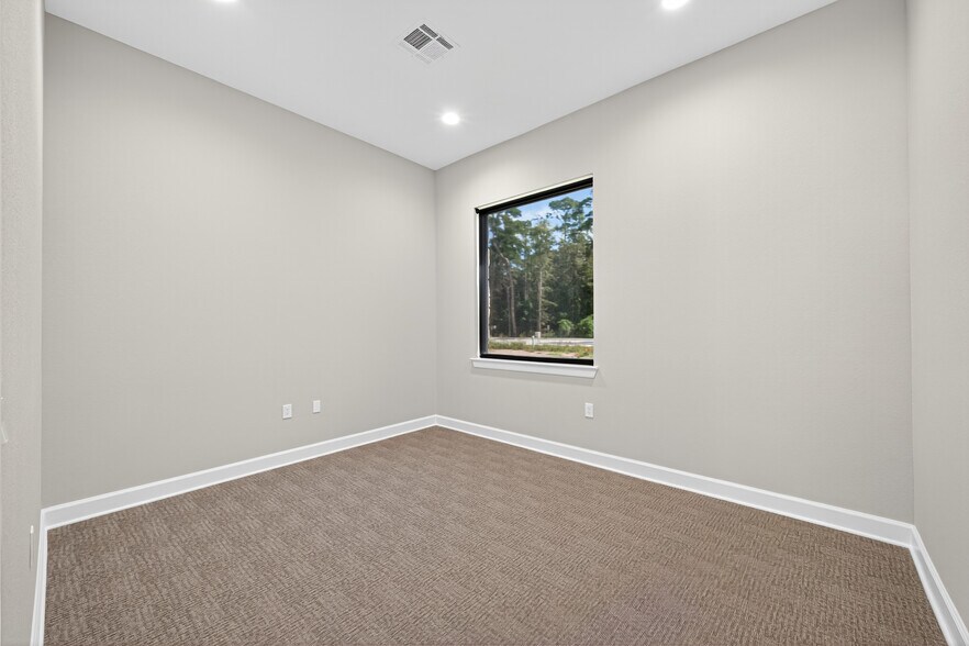 More Photos Of 13803 Madera Run, Humble Office For Sale