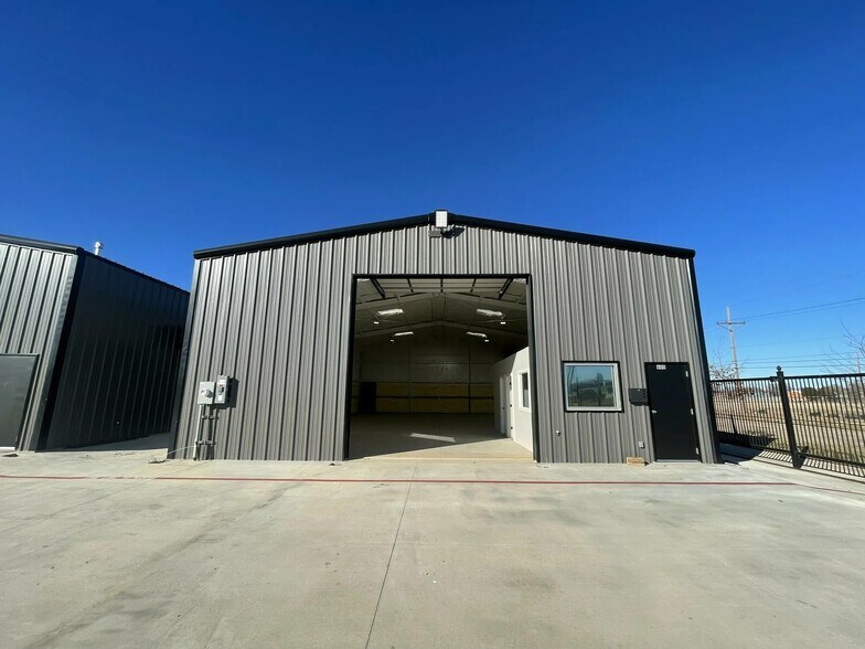 More Photos Of 411 N Williams St, Amarillo Warehouse For Lease