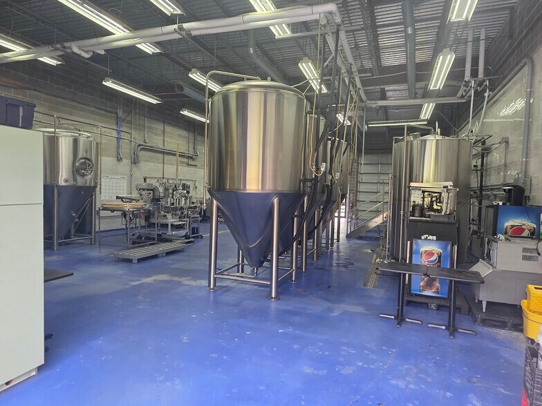 More Photos Of 5 Payne Ave, Rockland Flex For Sale