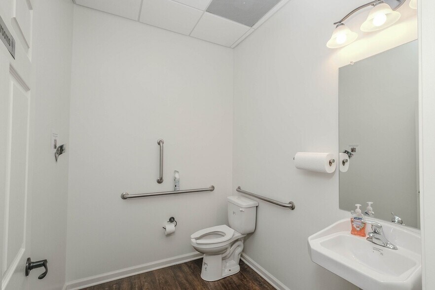 More Photos Of 829 N Loudoun St, Winchester Freestanding For Sale
