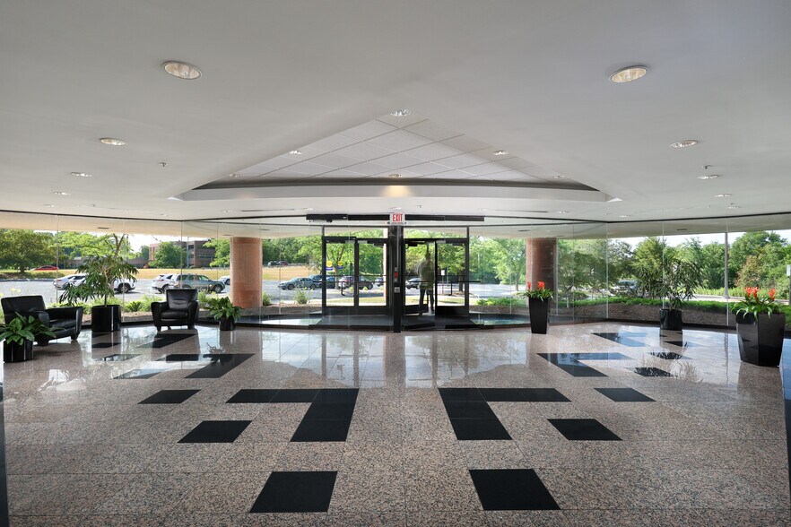 More Photos Of 3196 Kraft Ave SE, Grand Rapids Office For Lease