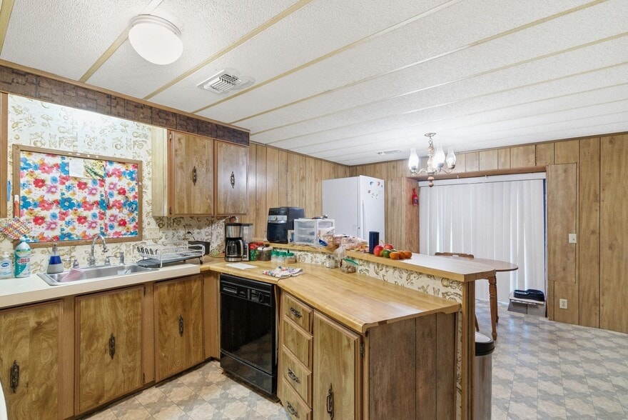 More Photos Of 10901 Jacksboro Hwy, Fort Worth Warehouse For Sale