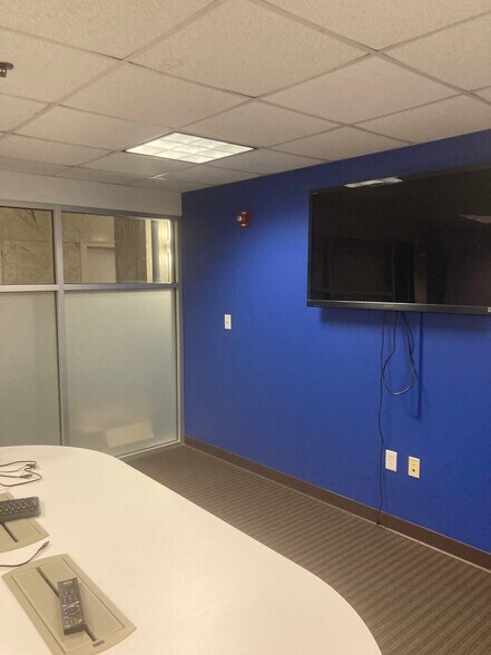 More Photos Of 16-24 N Meridian St, Indianapolis Office For Lease