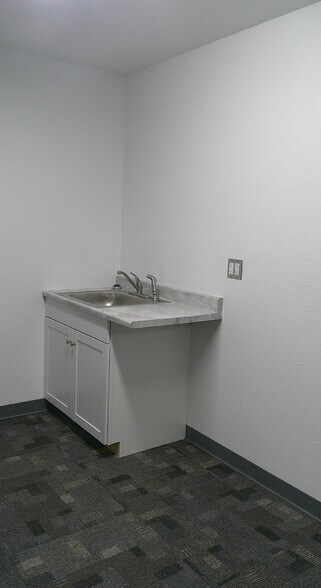 More Photos Of 407-409 Merhar Ave, Fairbanks Freestanding For Lease