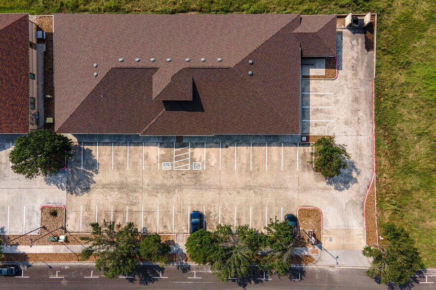 More Photos Of 1921 Corporate Dr, San Marcos Office For Lease