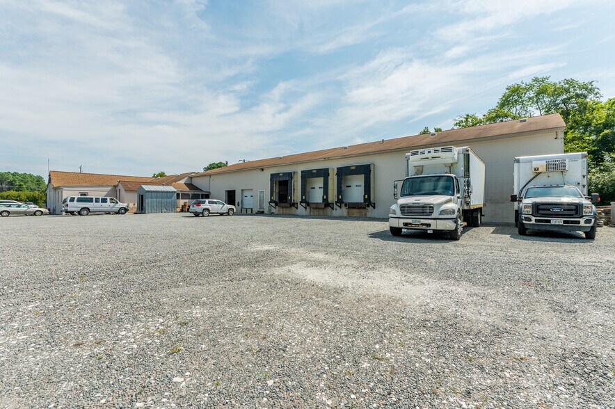 More Photos Of 16552 General Puller Hwy, Deltaville Specialty For Sale