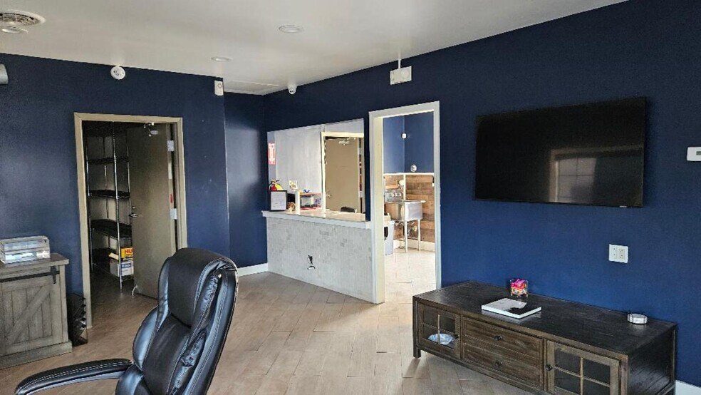 More Photos Of 5574 Atlantic Ave, Long Beach Auto Repair For Sale