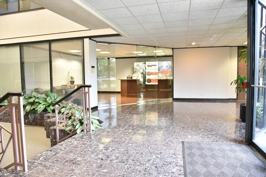 More Photos Of 1505 S Hwy 6, Houston Office For Lease