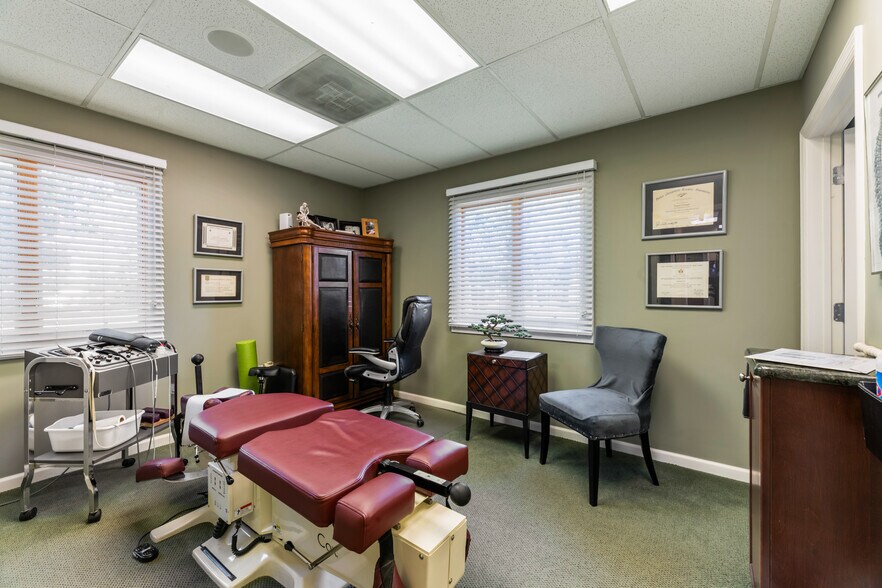 More Photos Of 11 Clyde Rd, Somerset Office For Sale