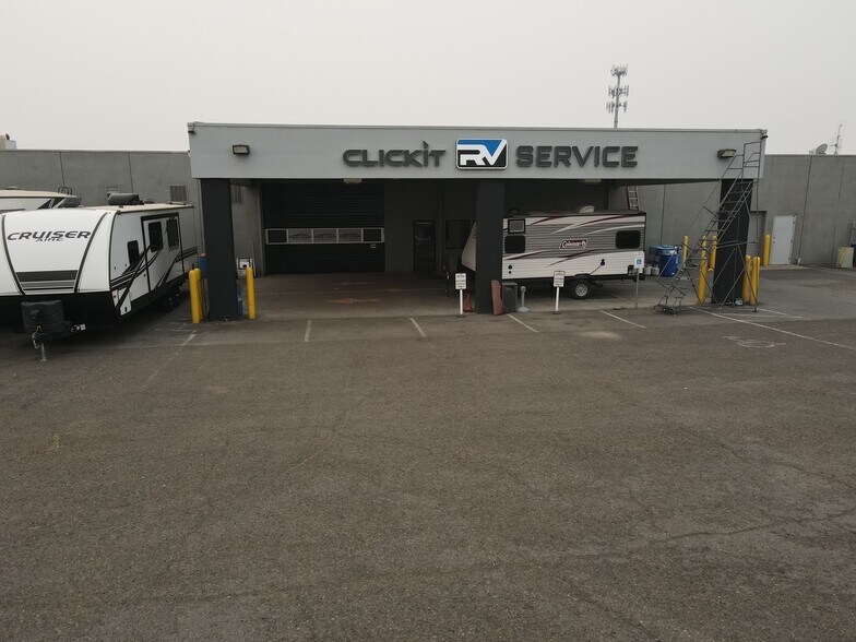 More Photos Of 3203 W Marie St, Pasco Auto Dealership For Lease