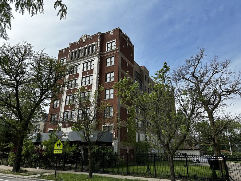 More Photos Of 7456 S Shore Dr, Chicago Apartments For Sale