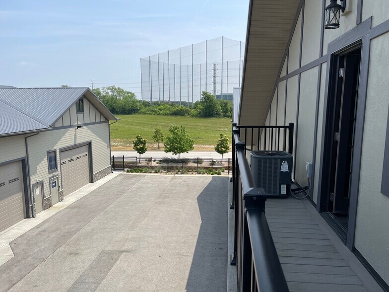 More Photos Of 2220 Ferry Rd, Naperville Showroom For Sale