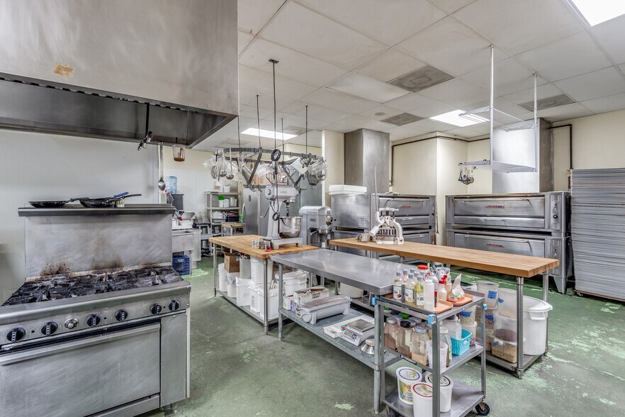 More Photos Of 17297 Stuebner Airline Rd, Spring Restaurant For Sale