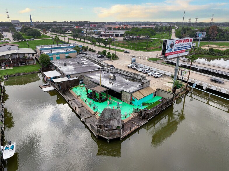 More Photos Of 616-624 Marina Bay Dr, Kemah Storefront For Sale