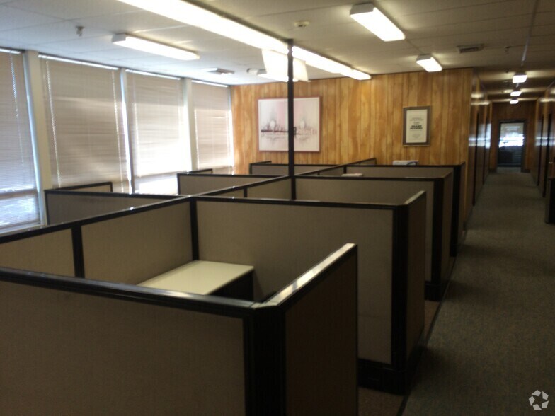 More Photos Of 65 River St, New Rochelle Showroom For Lease