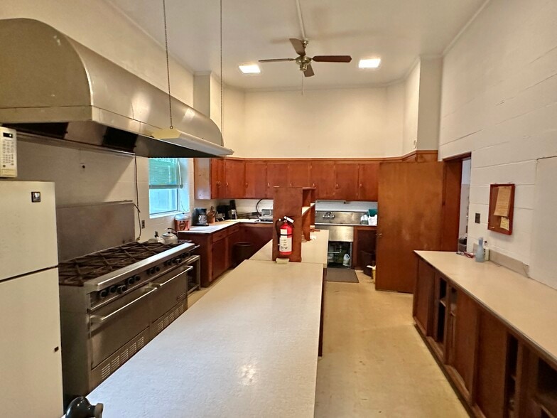 More Photos Of 206 Church St, Vienna Religious Facility For Sale