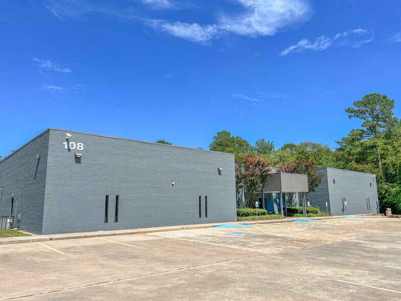 More Photos Of 108 Commercial Cir, Conroe Office Residential For Lease
