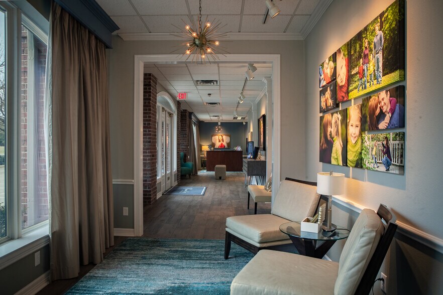 More Photos Of 1015 Road To Six Flags St, Arlington Office For Sale