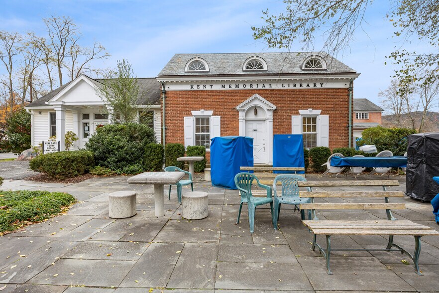 More Photos Of 25 N Main St, Kent Storefront Retail Office For Lease