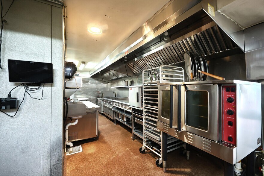 More Photos Of 21603 Middletown Rd, Freeland Freestanding For Sale