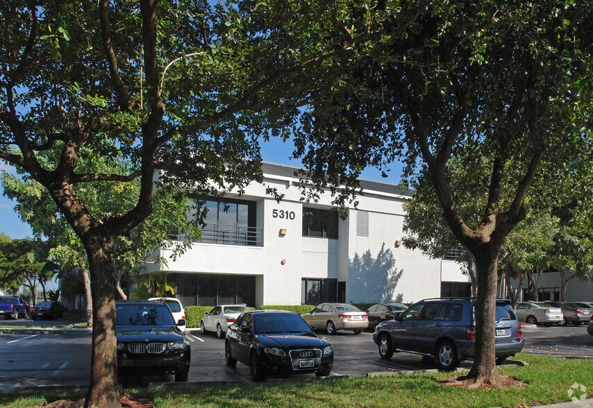 More Photos Of 5310 NW 33rd Ave, Fort Lauderdale Office For Lease