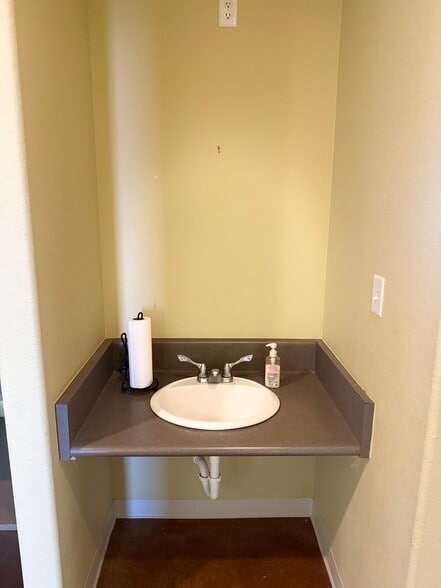 More Photos Of 16239 Nacogdoches Rd, San Antonio Healthcare For Lease