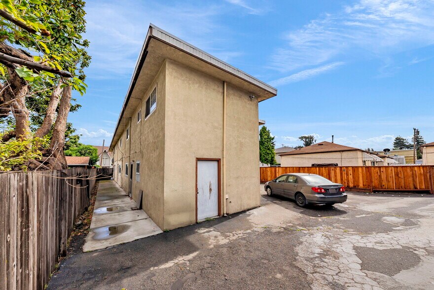 More Photos Of 15609 Ronda St, San Lorenzo Apartments For Sale