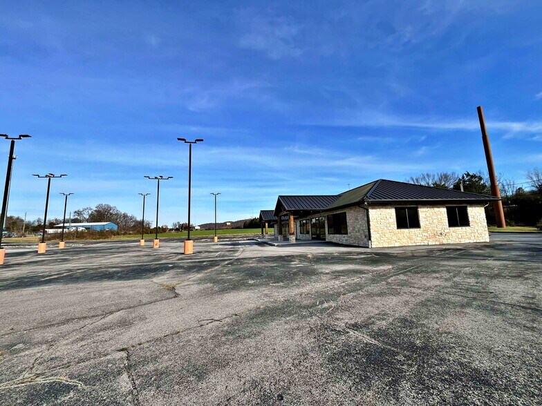 More Photos Of 1391 Murrays Chapel Rd, Sweetwater Showroom For Sale