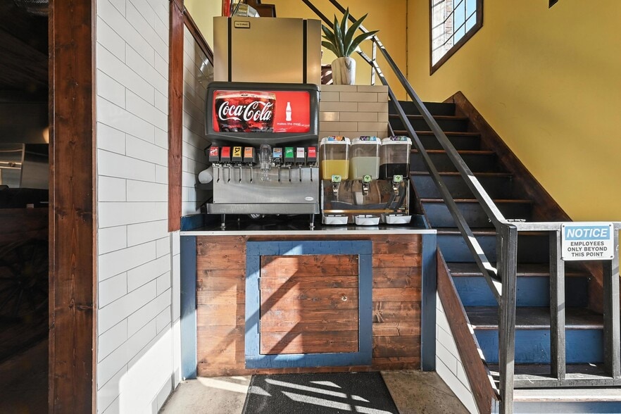 More Photos Of 801 W Washington St, Petersburg Storefront Retail Residential For Sale