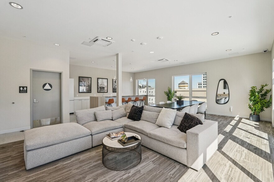 More Photos Of 1010 11th St, Sacramento Apartments For Lease