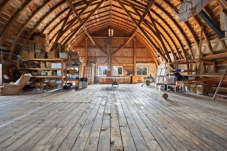 More Photos Of 5046 S West Bay Shore Dr, Suttons Bay Storefront Retail Residential For Sale