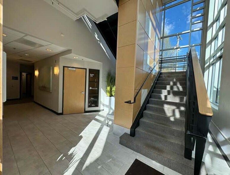 More Photos Of 7420 SW Bridgeport Rd, Tigard Office For Sale