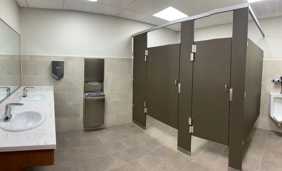 More Photos Of 422 E Avenue B, Robstown Medical For Sale