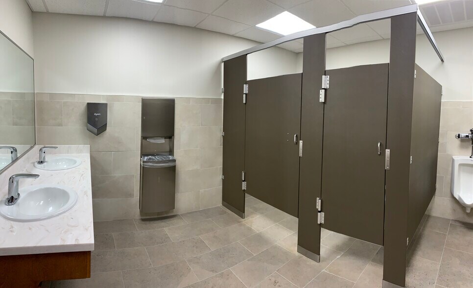 More Photos Of 422 E Avenue B, Robstown Medical For Lease