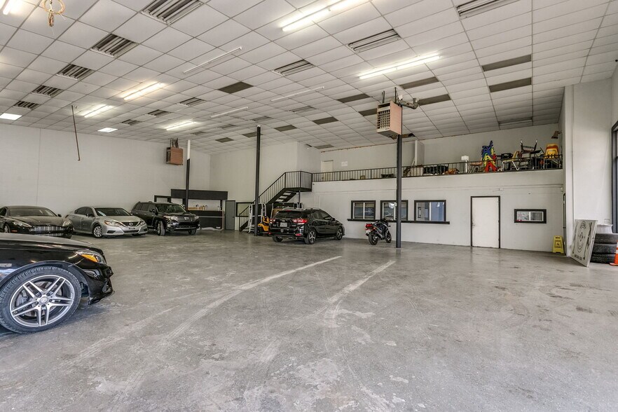 More Photos Of 400 N Macarthur Blvd, Oklahoma City Warehouse For Sale