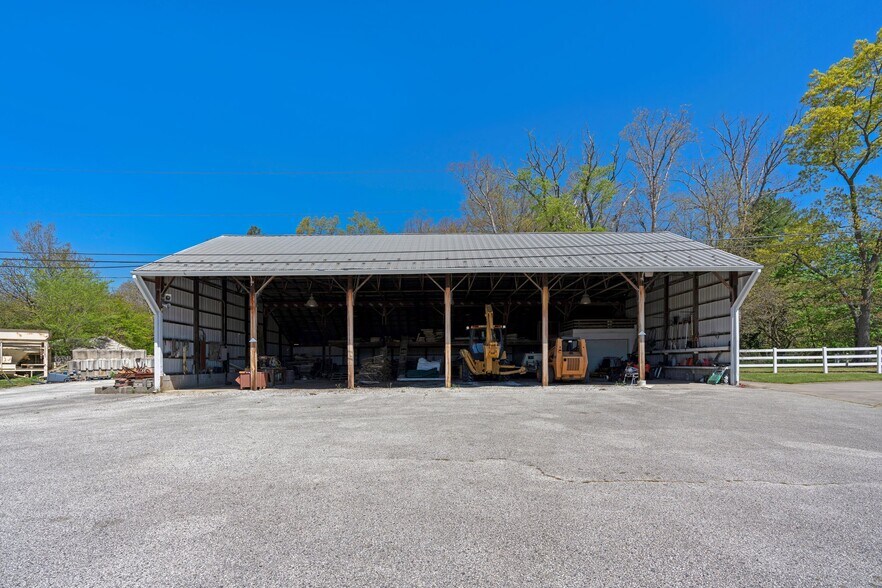 More Photos Of 1445 Catawba Ave, Newfield Service For Sale