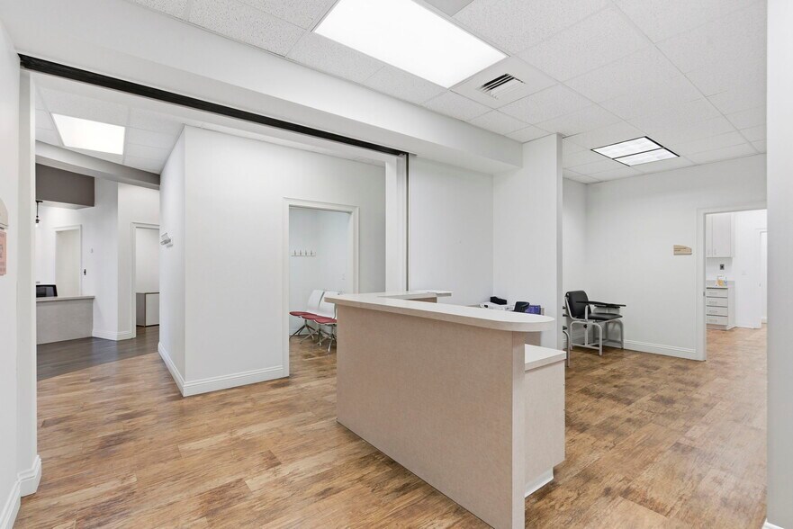 More Photos Of 5540-5550 N Farmer Branch Rd, Ozark General Retail For Sale