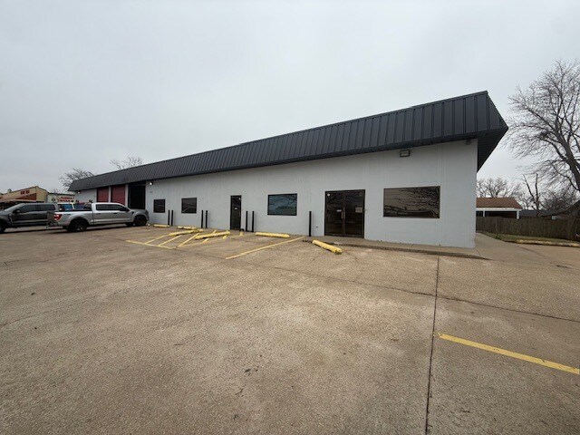 More Photos Of 12618-12620 E 31st St, Tulsa Freestanding For Sale